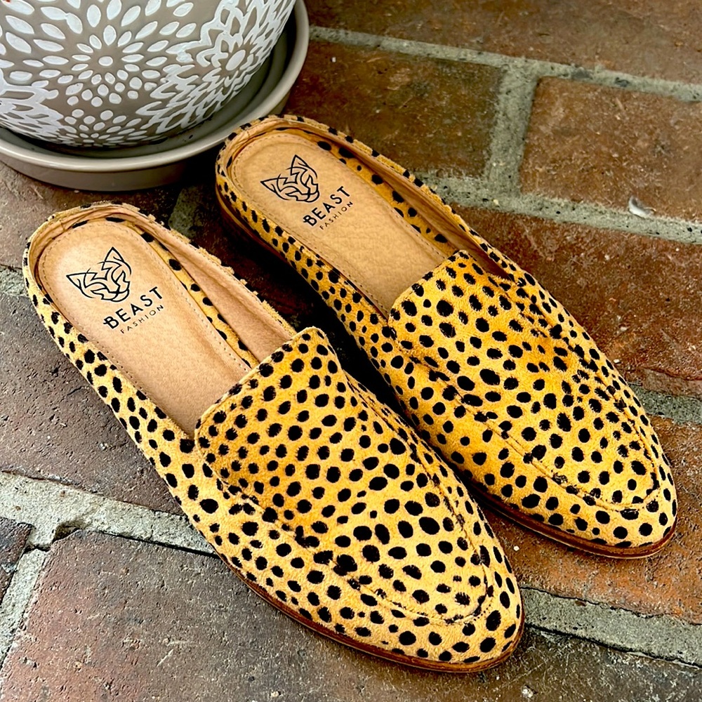 Beast fashion leopard mules